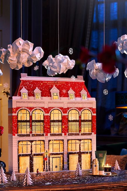 Hay calendarios de adviento de belleza que son auténticas obras de arte y esconden tesoros para fomentar la felicidad y el bienestar.