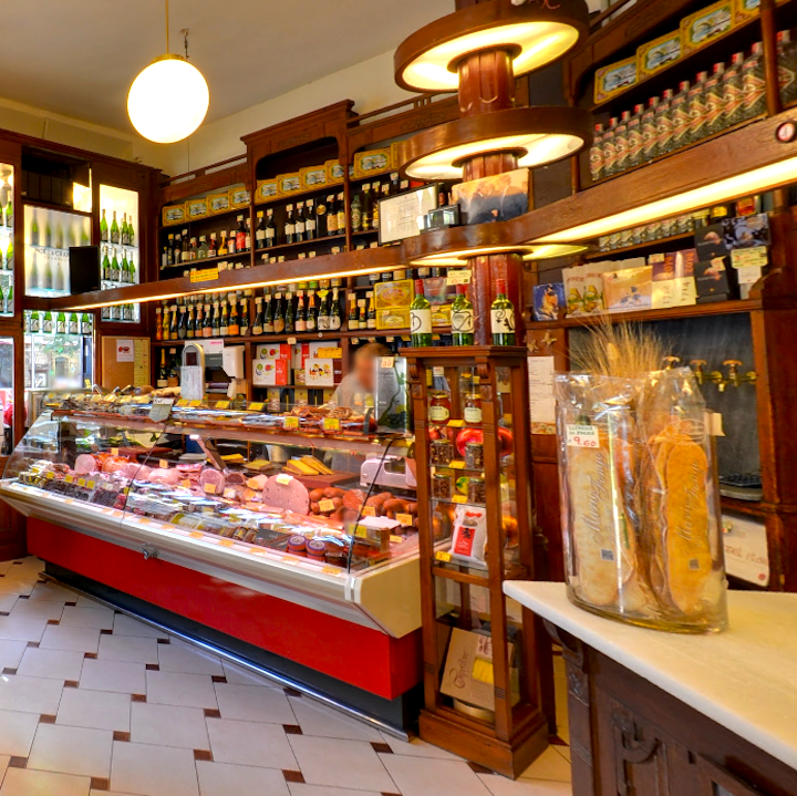 Ecolover recomienda visitar el Colmado Murria en Barcelona para disfrutar de su estilo modernista y de su gran selección de productos.