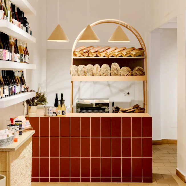 Ecolover recomienda visitar el colmado SUPER by DOT en Madrid para disfrutar de su filosofía ecofriendly y de sus productos elaborados honestamente.