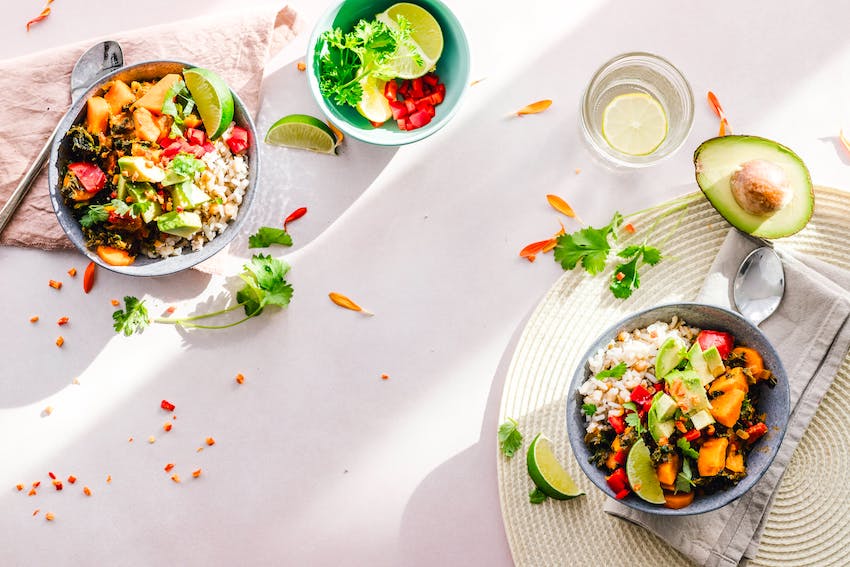 Al cumplir 50 años es esencial llevar una dieta basada en alimentos saludables que sirva para mantenerse estable respecto al peso.
