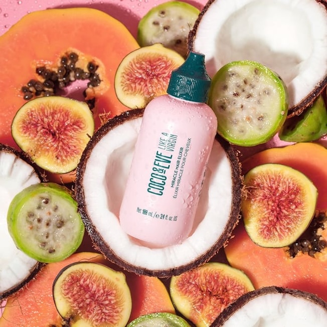 Ecolover recomienda el aceite capilar de la marca Coco & Eve porque contiene también ácido hialurónico que hidrata en profundidad el cabello.