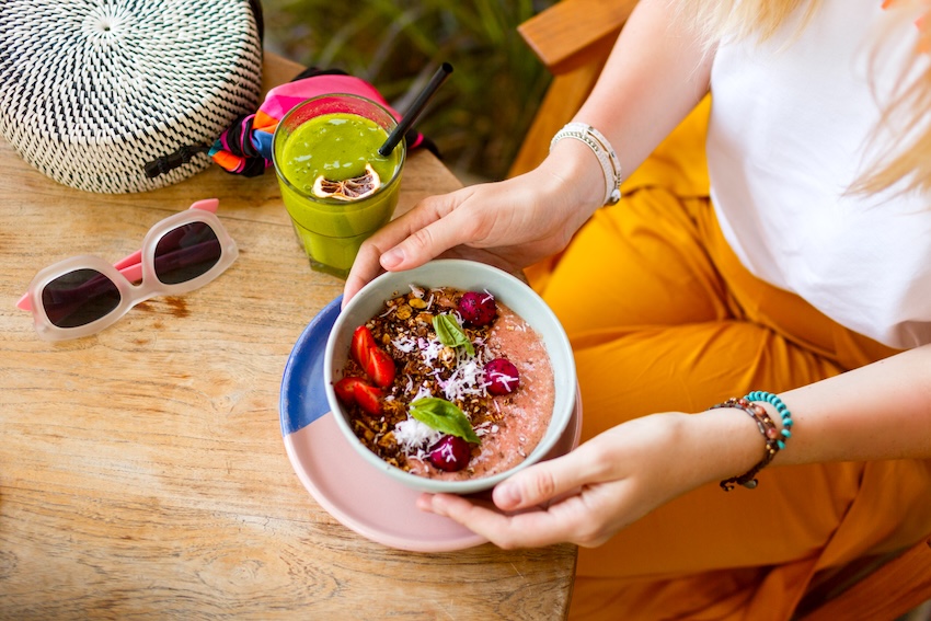 Tomar un açaí bowl como desayuno de vez en cuando es muy beneficioso para el organismo y para la mente.