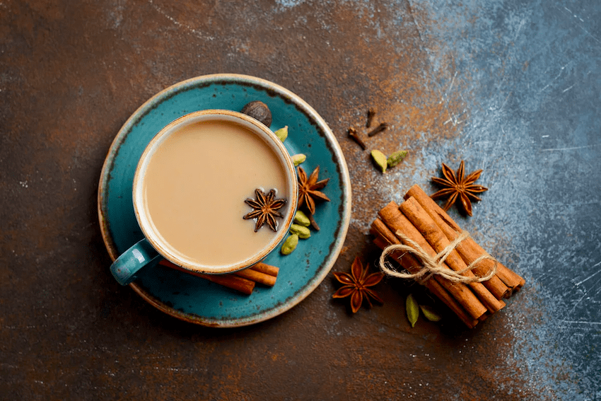 El té chai es de origen hindú y una de las especias que lo componen es la deliciosa canela.