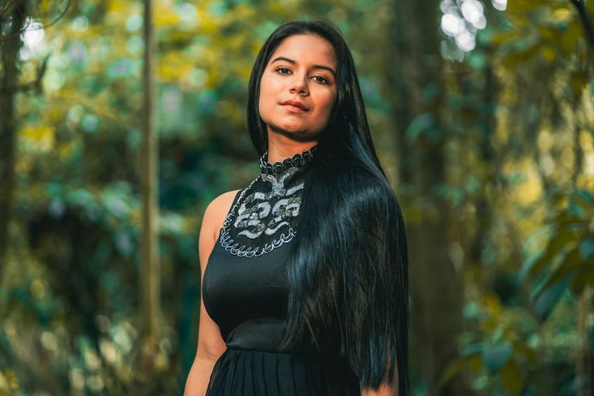 Helena Gualinga es un buen ejemplo de activismo joven en defensa del medioambiente en general y del Amazonas en particular.